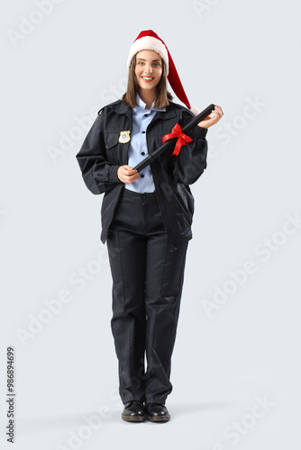 Female police officer in Sa...