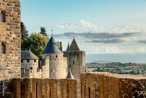 Vue depuis les remparts de la cité médiéval de Carcassonne en Occitanie France