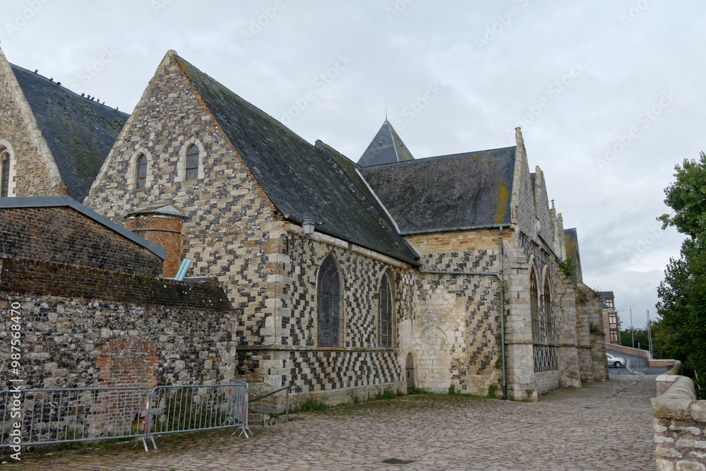 Partie ancienne de l'église Sant-Martin de St-Valéry-sur-Somme - Somme - France Partie ancienne de l'église Sant-Martin de St-Valéry-sur-Somme - Somme - France