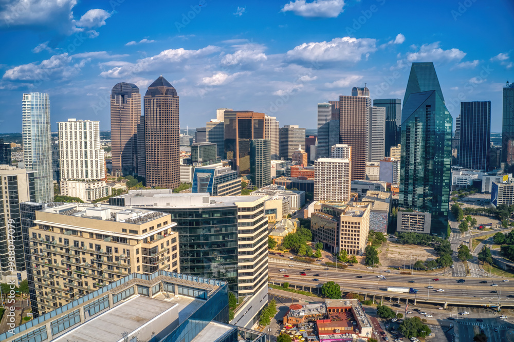Obraz premium Aerial View of Dallas, Texas Skyline during the Summer