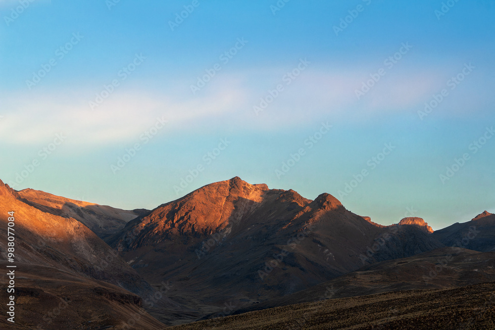 Naklejka premium sunset in the mountains
