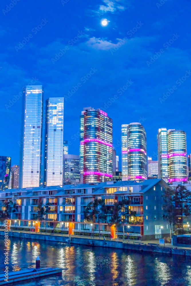 Obraz premium Scenic night city views from Pyrmont, Sydney