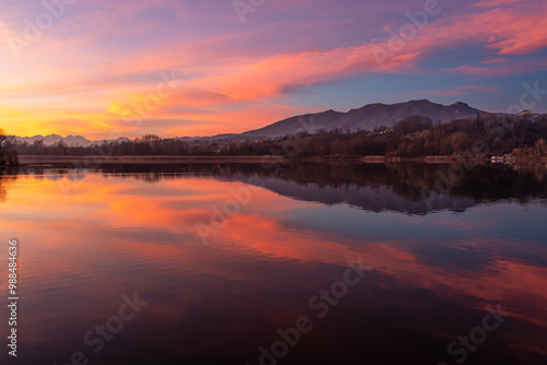 Lago di Varese al tramonto