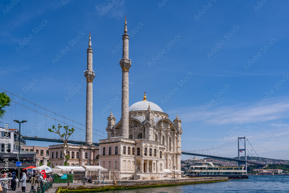 Naklejka premium Türkiye. Istanbul. Ortakoy mosque.