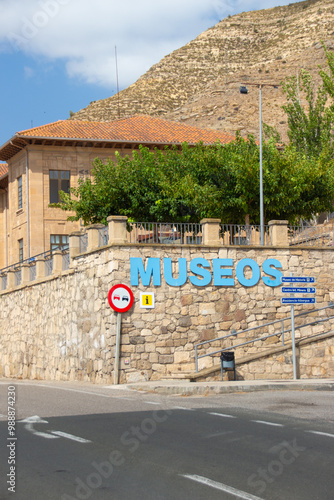 Obraz na płótnie En Aragón, en la provincia de Zaragoza encontramos a Mequinenza una localidad en la comarca del Bajo Cinca w salonie