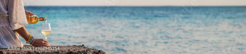 Canvas Print Woman with a glass of wine at the sea. Selective focus.
