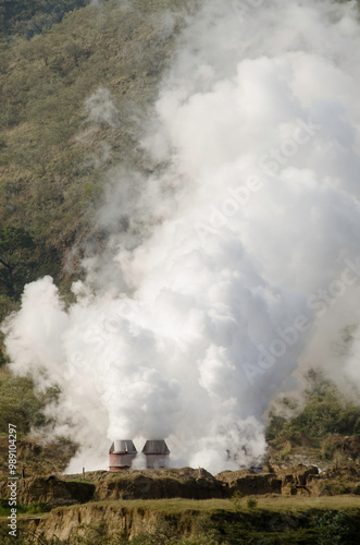 station géothermique d'Olkaria, Parc national de Hell's Gate, vallée du Rift,  Kenya photo