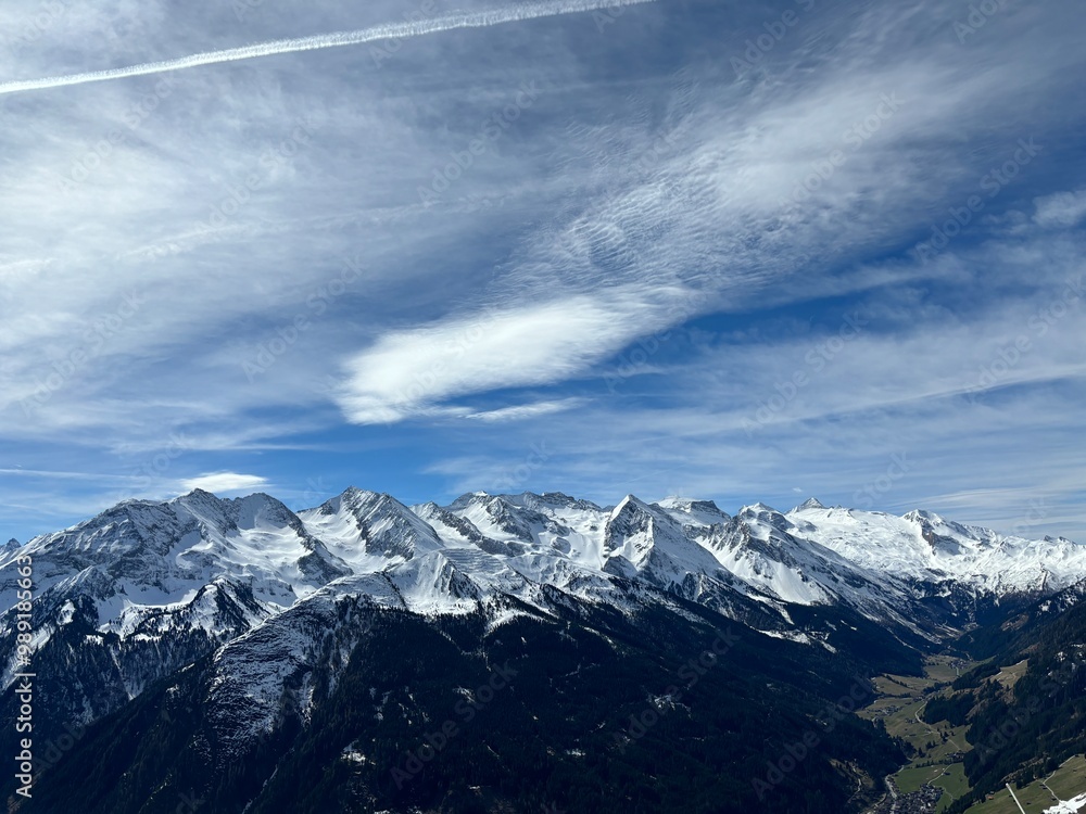 Obraz premium clouds over the mountains