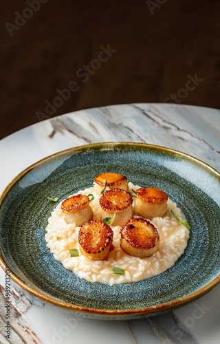 risotto aux noix de saint jaques, table festive photo