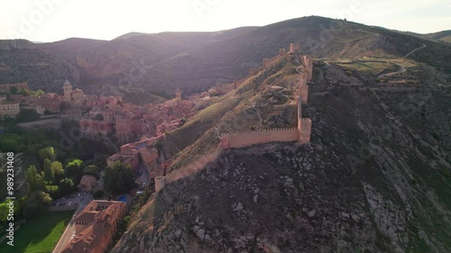 Discover Albarracín from above in spectacular 4K: fly over its river walkway, its iconic walkways and the landscapes surrounding this picturesque Aragonese village full of history.