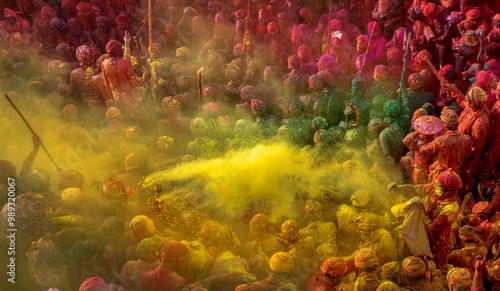 Schilderij op canvas Men from Nandgaon sit in a Samaaj or community gathering during the festival of