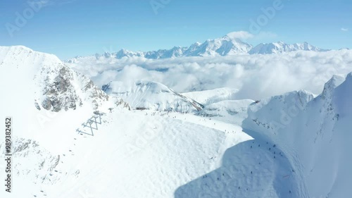 prise de vue aérienne d'un téléski dans les Alpes françaises, La Clusaz
