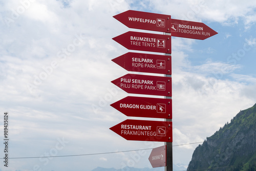 Φωτογραφία Signs for activities at Frakmuntegg mid station on the Mt Pilatus to Kreins gondola ride