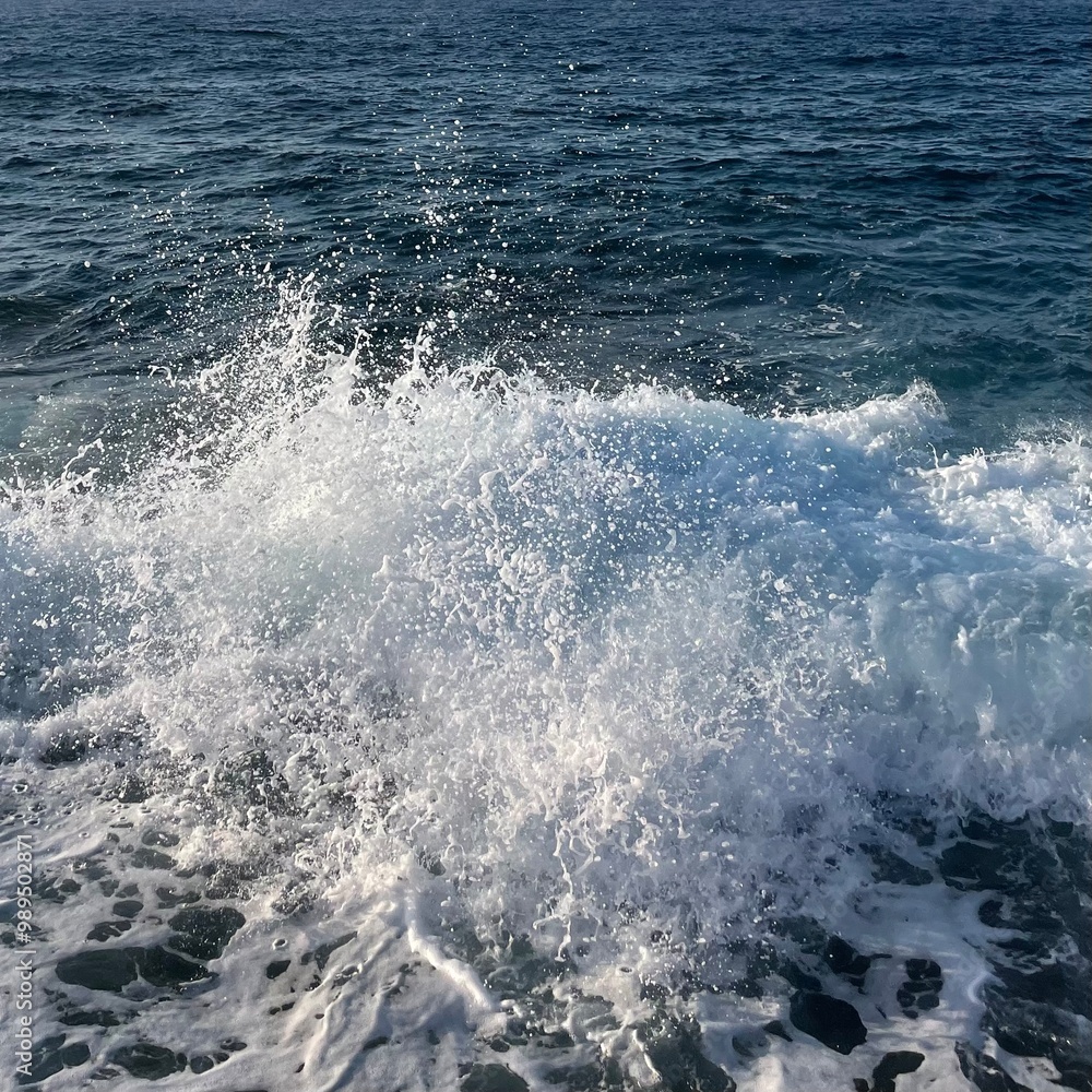 Fototapeta premium Aufprallende Wellen im Meer auf Kreta