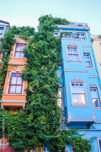 casas coloridas balat istambul turquia photo