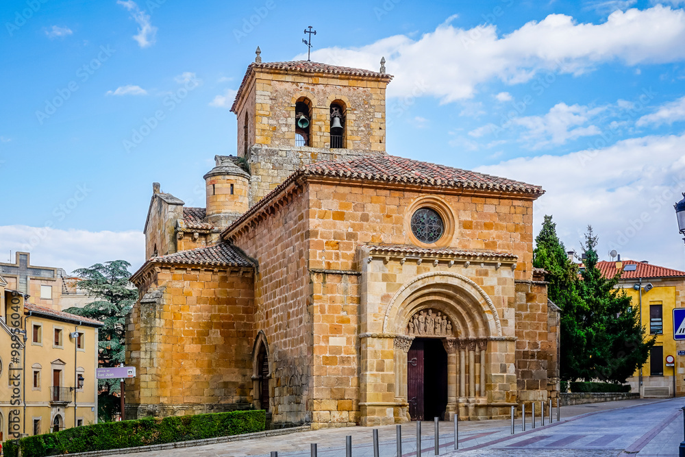 Santo Domingo Church in Soria, built in the 16th century and famous for its elaborate Romanesque façade, rose window and Gothic-style interior Santo Domingo Church in Soria, built in the 16th century and famous for its elaborate Romanesque façade, rose window and Gothic-style interior