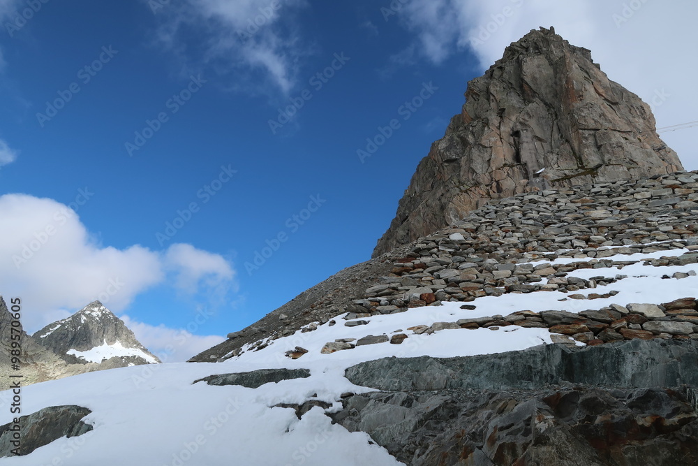 Obraz premium On top of Schneehüenerstock in the Swiss Alps
