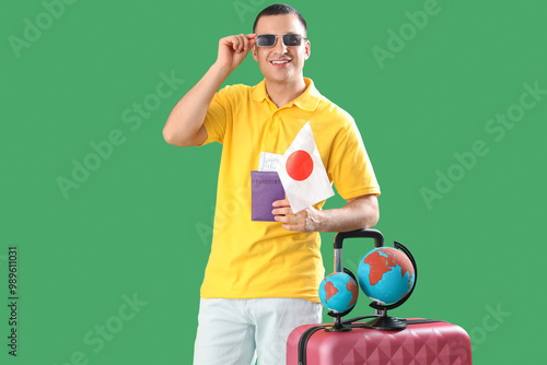 Male tourist with Japanese ...