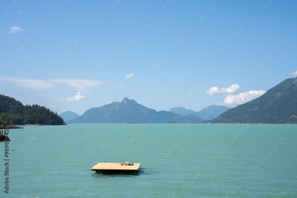 Obraz premium Glacier lake and mountains in Canada. Sunset Beach