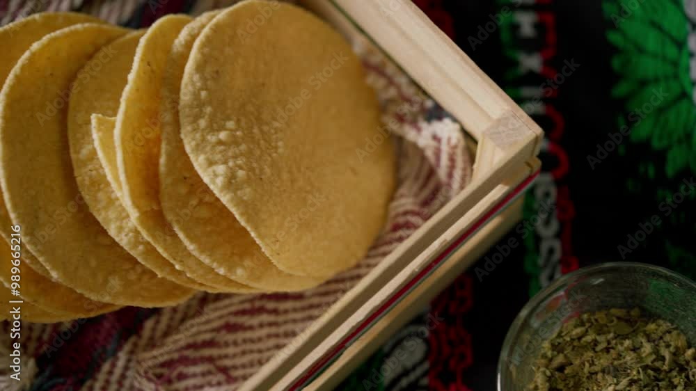 tostadas, crema, queso, tostadas, crema, queso,