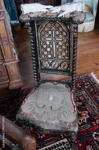 Magnifique prie dieu Napoléon III second empire dans un château