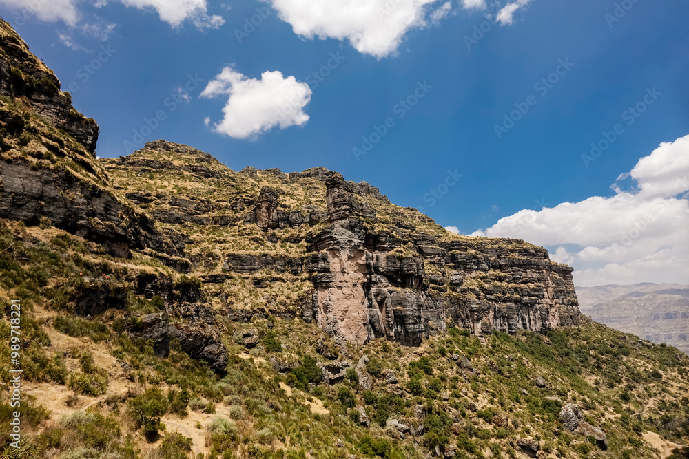 Panorama del cañón de Apurímac en Cusco, Perú, camino hacia la zona arqueológica de Wakrapukara Panorama del cañón de Apurímac en Cusco, Perú, camino hacia la zona arqueológica de Wakrapukara