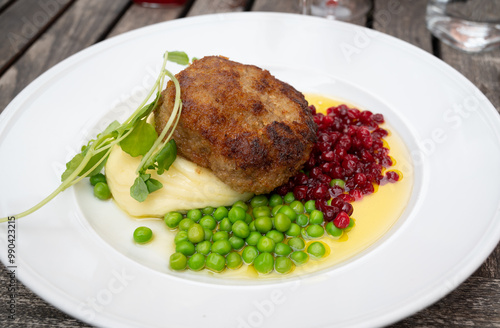 Wallenbergare with mashed potatoes.