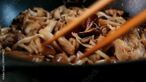 キノコの佃煮　キノコ　たくさんのキノコ