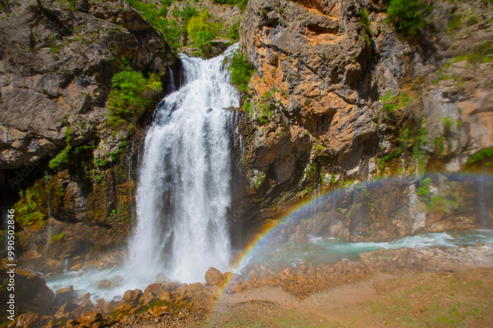Kapuzbaşı Waterfalls, which holds the title of the waterfall with the highest flow rate in Turkey, is located in the Yahyalı district. Kapuzbaşı Waterfalls, which holds the title of the waterfall with the highest flow rate in Turkey, is located in the Yahyalı district.