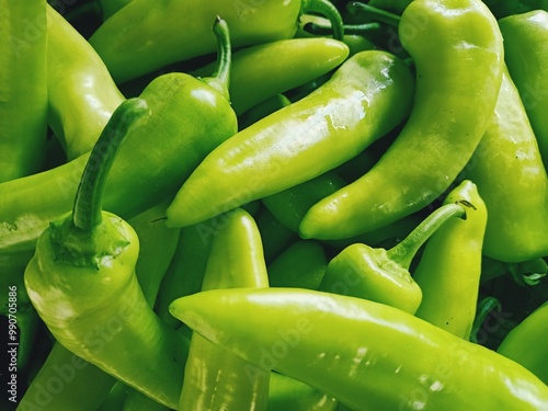 Pimientos verdes italianos en el mercado