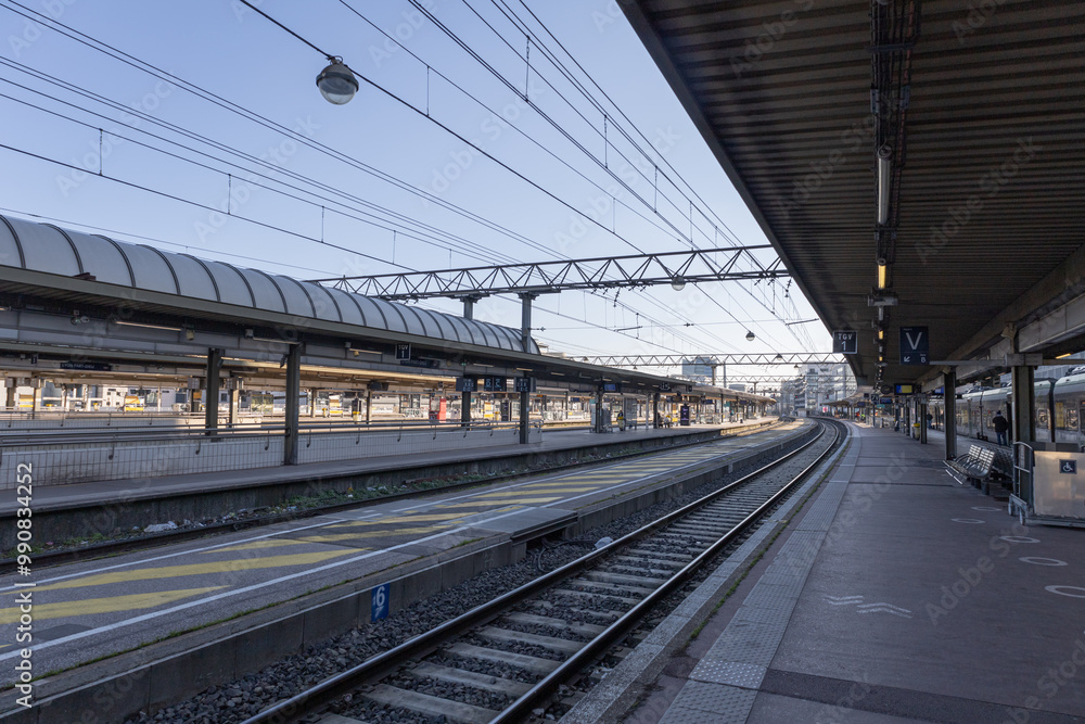 quai de gare vide, la gare de la Part dieu à Lyon en France