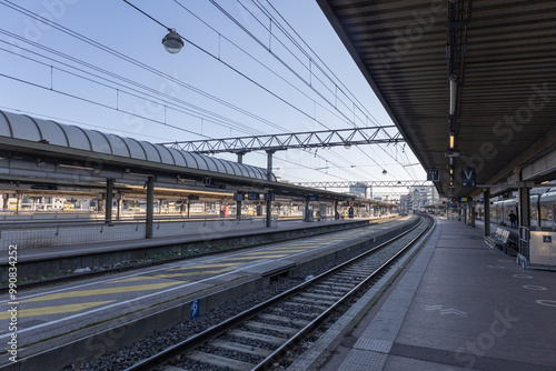 quai de gare vide, la gare de la Part dieu à Lyon en France