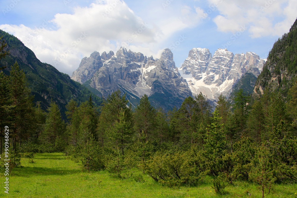 Fototapeta premium Monte Cristallo, Bergmassiv in den Dolomiten, Belluno, Italien, Europa