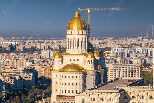 Obraz na płótnie National Cathedral. Aerial view with the national orthodox cathedral (Catedrala Manturii Neamului in Romanian) with Palace of the Parliament in foreground. Landmarks of Bucharest. w salonie