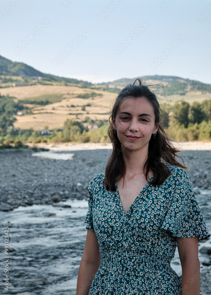 Foto scattata sulle rive del fiume Borbera a Cantalupo Ligure ad una ragazza in posa