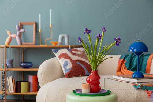 Obraz na płótnie Modern living room with playful decor accents