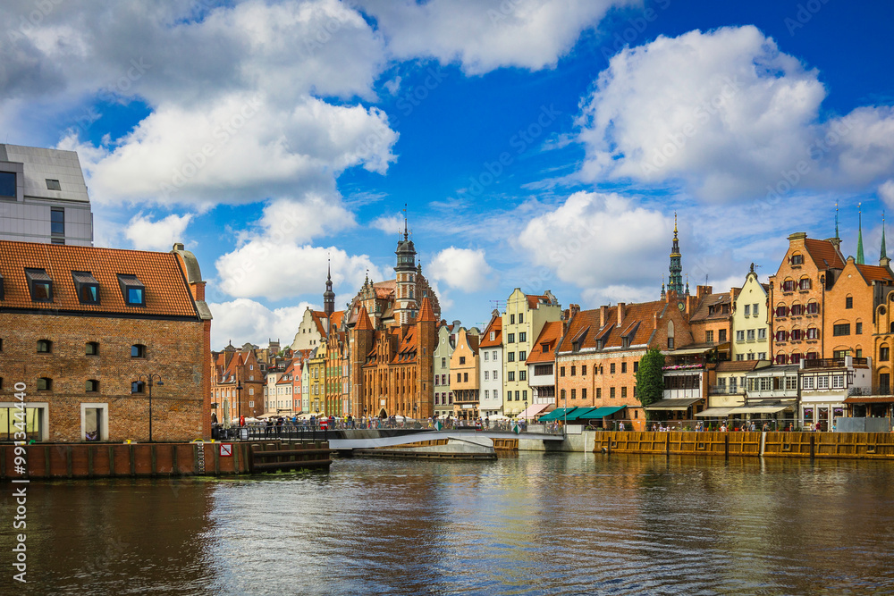 Fototapeta premium Beautiful city of Gdansk in the margins of the Motlawa river with the touristic boats and coloured buildings