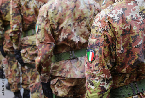 Принти на полотні soldiers of the Italian army with the Italian coat of arms with the green white