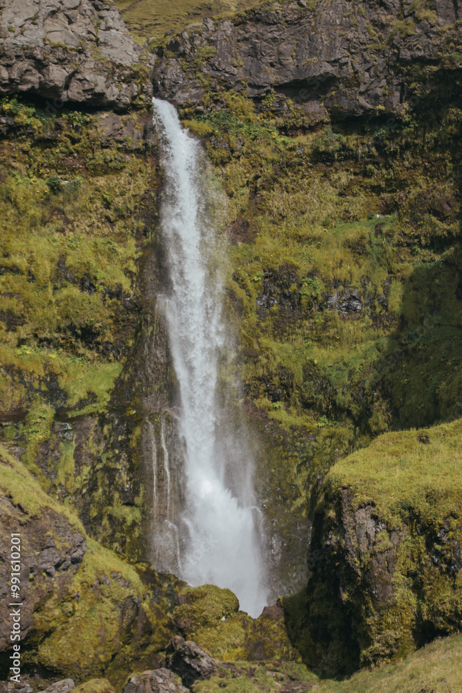 Obraz premium Water running through the rock canyon in Iceland. 