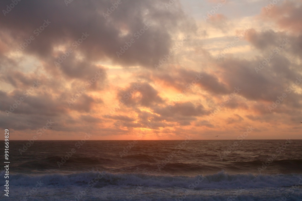 Fototapeta premium Sunrise over the sea 