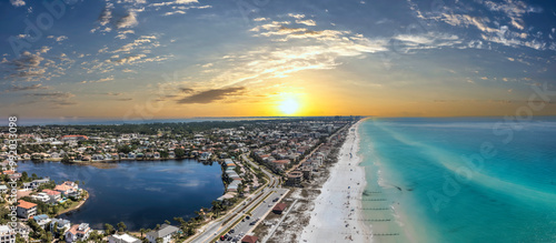 Fototapeta Naklejka Na Ścianę i Meble -  Destin Florinda beach Sunset panorama