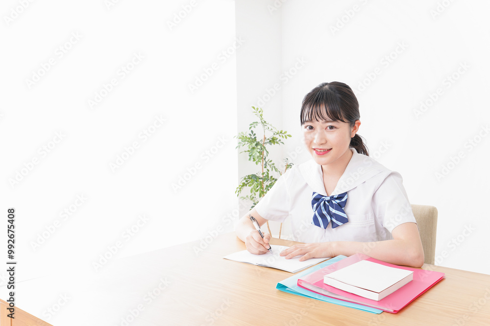 勉強をする学生