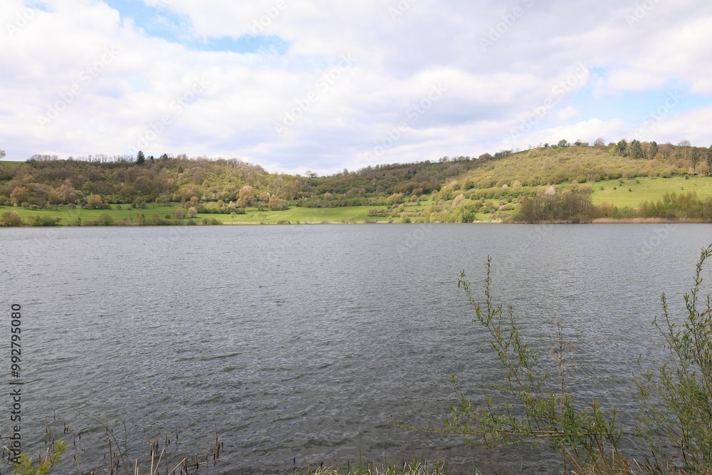 Blick auf das Schalkenmehrener Maar bei Daun in der Eifel Blick auf das Schalkenmehrener Maar bei Daun in der Eifel