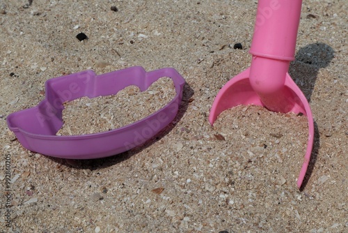 Obraz na płótnie Pink shovel Sandy playground or beach with children's toys. w salonie