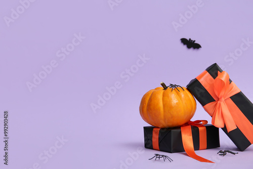 Halloween gift boxes with d...