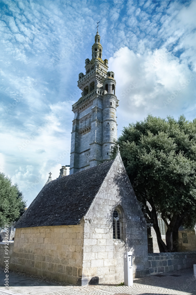 Φωτογραφία Roscoff, old city in Brittany, the church Notre-Dame-de-Croaz-Batz, in the histo