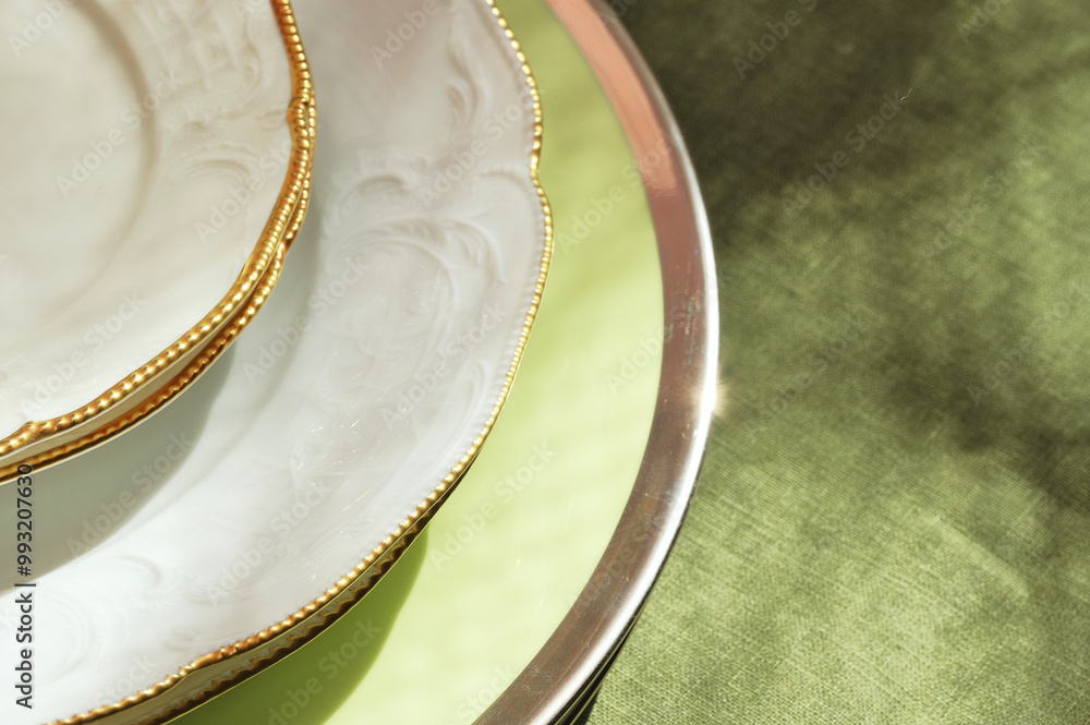 Cutlery and accessories made of antique silver give an unforgettable chic to the table!