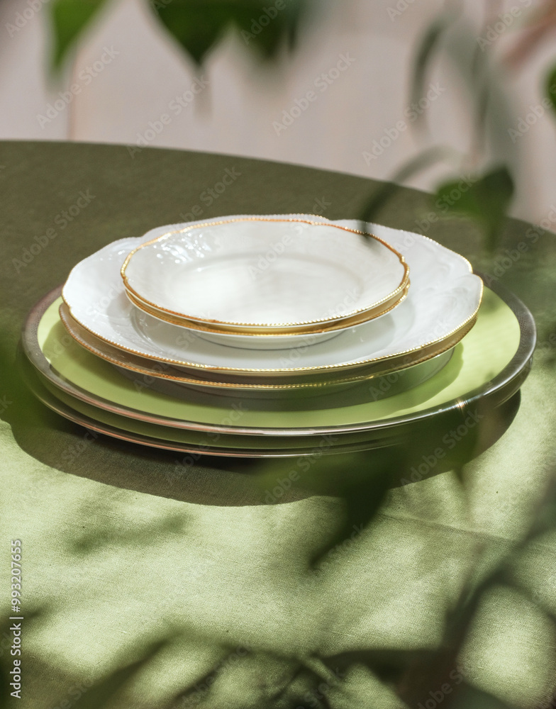 Cutlery and accessories made of antique silver give an unforgettable chic to the table!