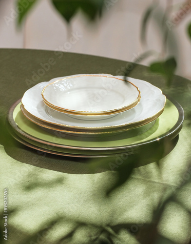 Obraz na płótnie Cutlery and accessories made of antique silver give an unforgettable chic to the table! w salonie