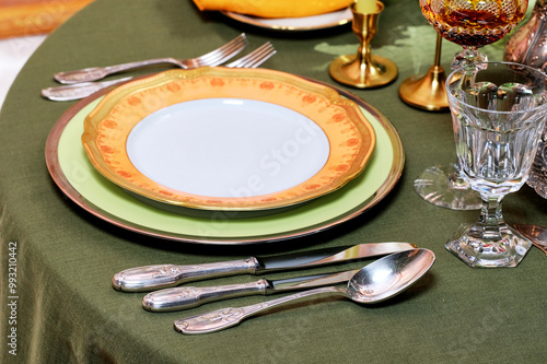 Obraz na płótnie Cutlery and accessories made of antique silver give an unforgettable chic to the table! w salonie